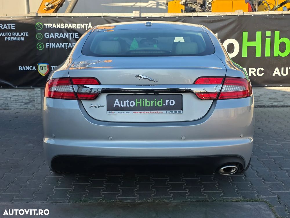 Jaguar XF 2.2D Premium Luxury - 8
