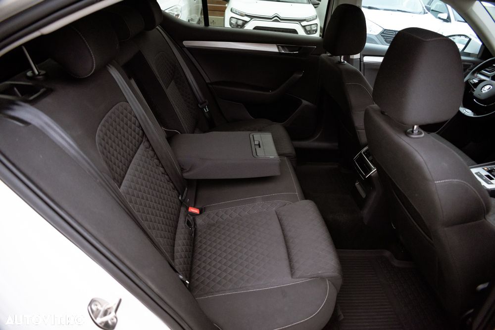 Skoda Superb 2.0 TDI DSG Style - 18