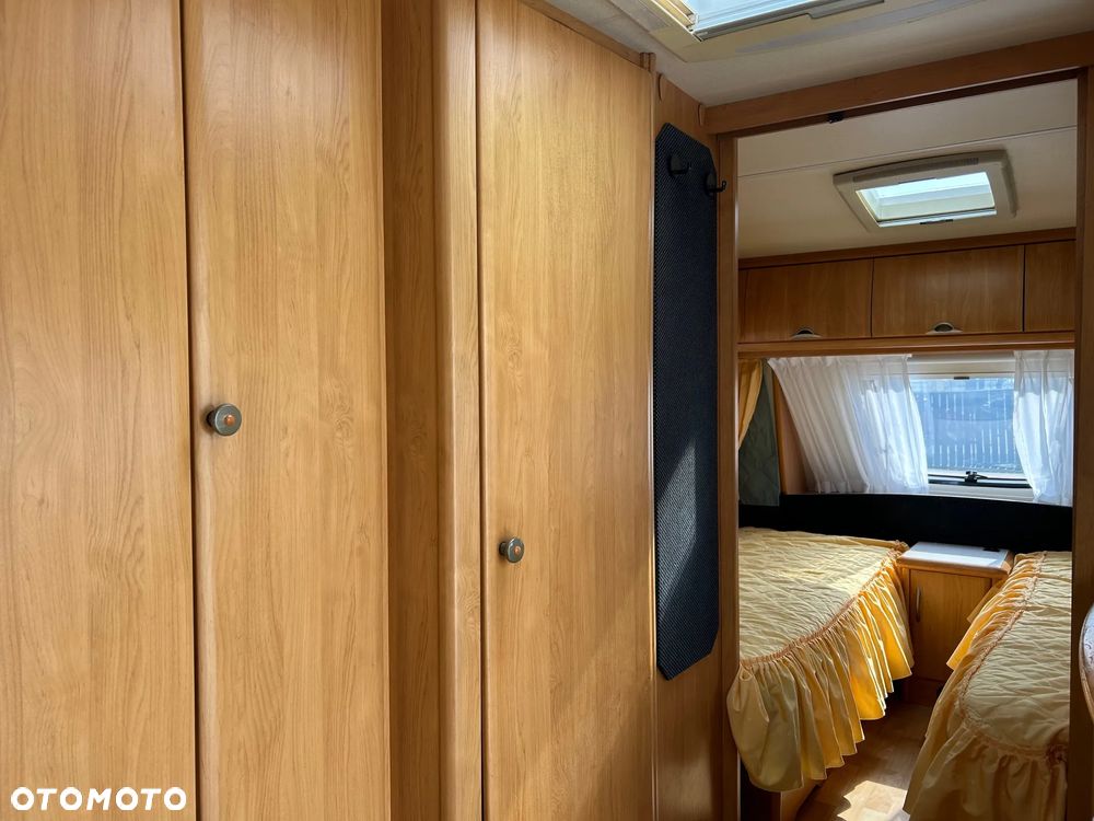 Hobby 495 zadbana z przedsionkiem i napędem - 10