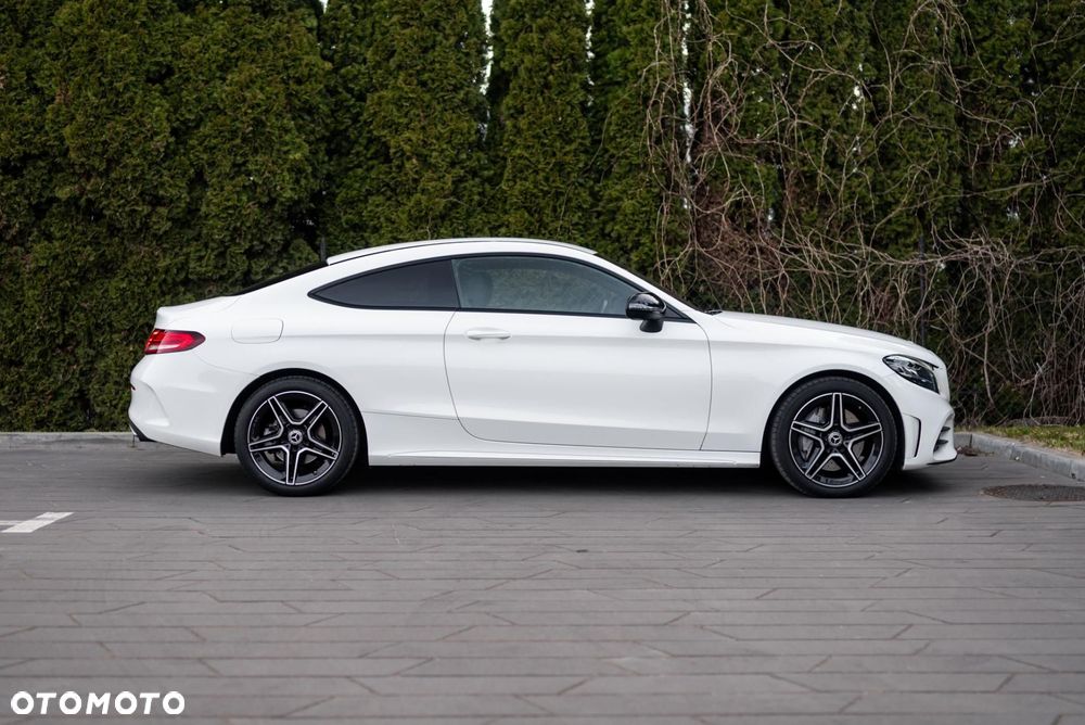 Mercedes-Benz Klasa C 300 9G-TRONIC - 8