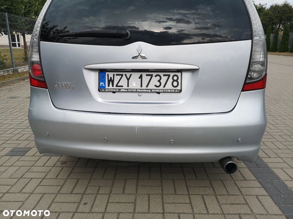 Mitsubishi Grandis - 8