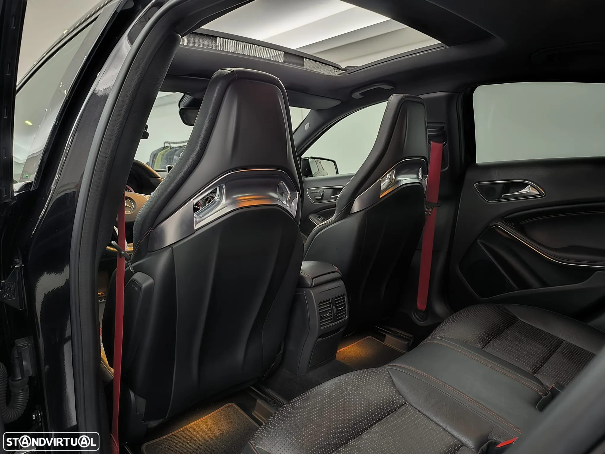 Mercedes-Benz A 45 AMG 4Matic Speedshift 7G-DCT - 32