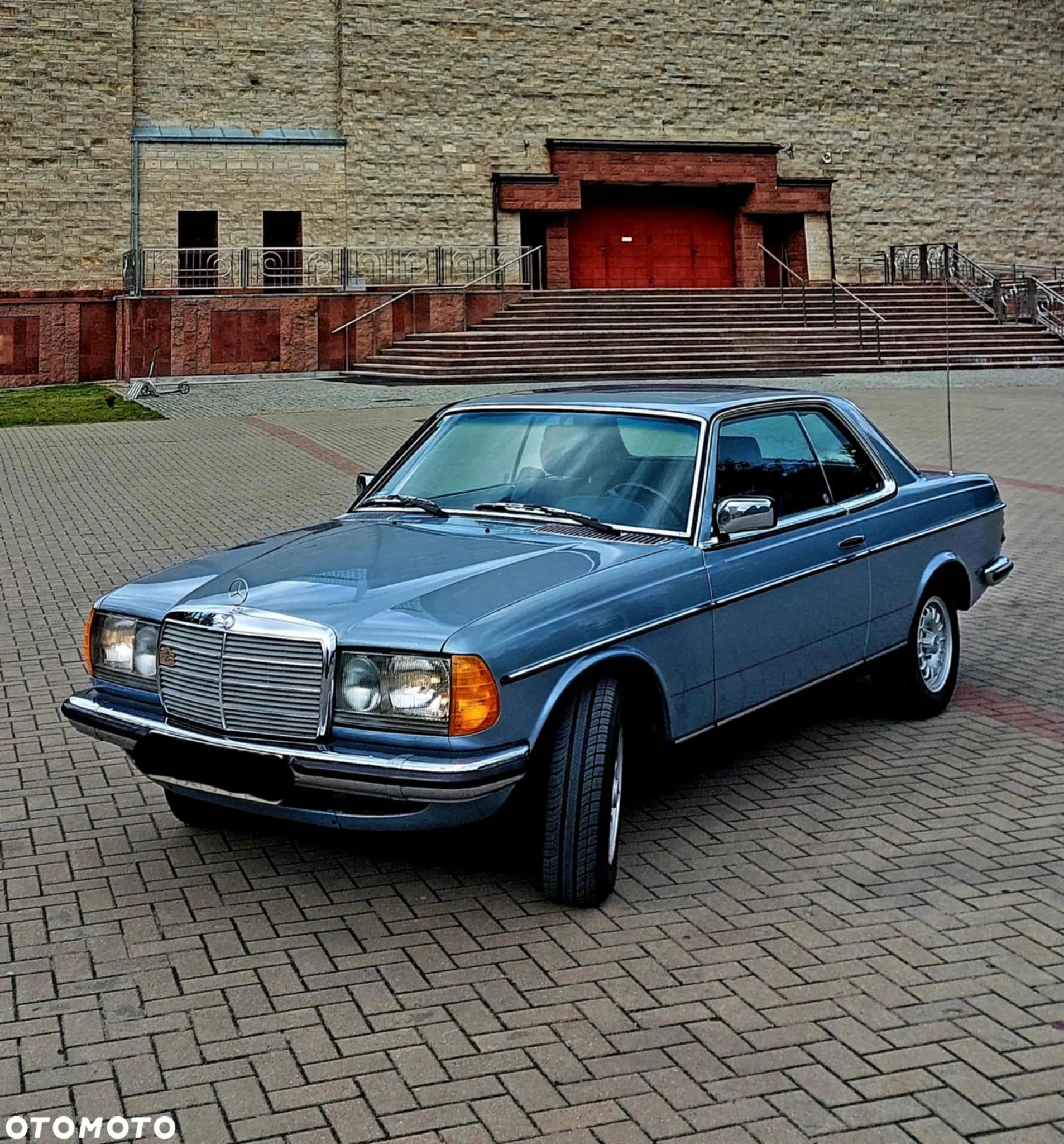 Mercedes-Benz W123 - 1