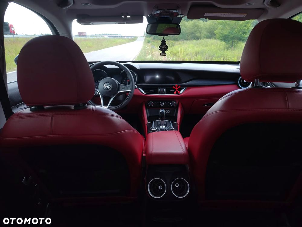 Alfa Romeo Stelvio - 12