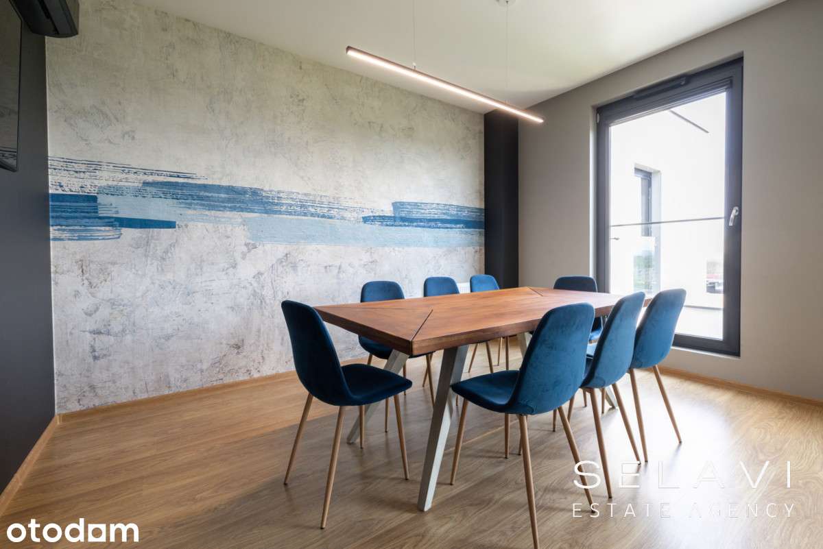 Widokowy apartament z dużymi oknami i tarasem