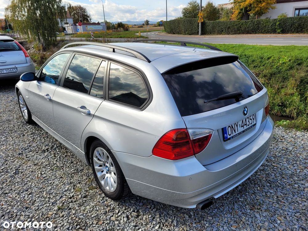 BMW Seria 3 318d DPF Touring Edition Lifestyle - 17
