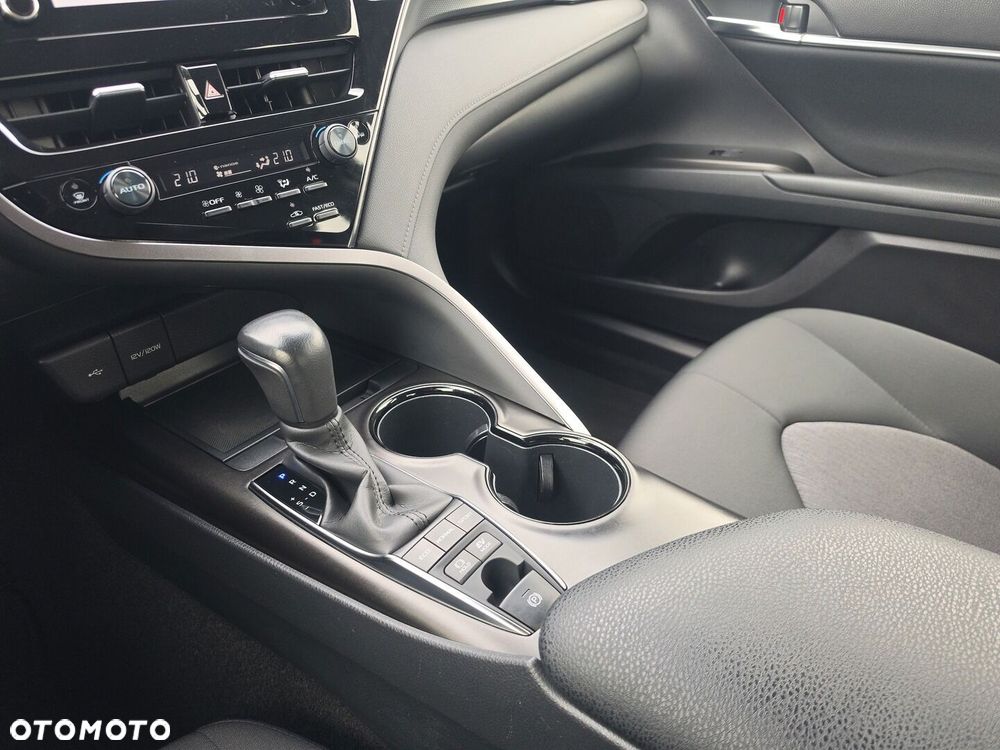 Toyota Camry 2.5 Hybrid Comfort CVT - 25