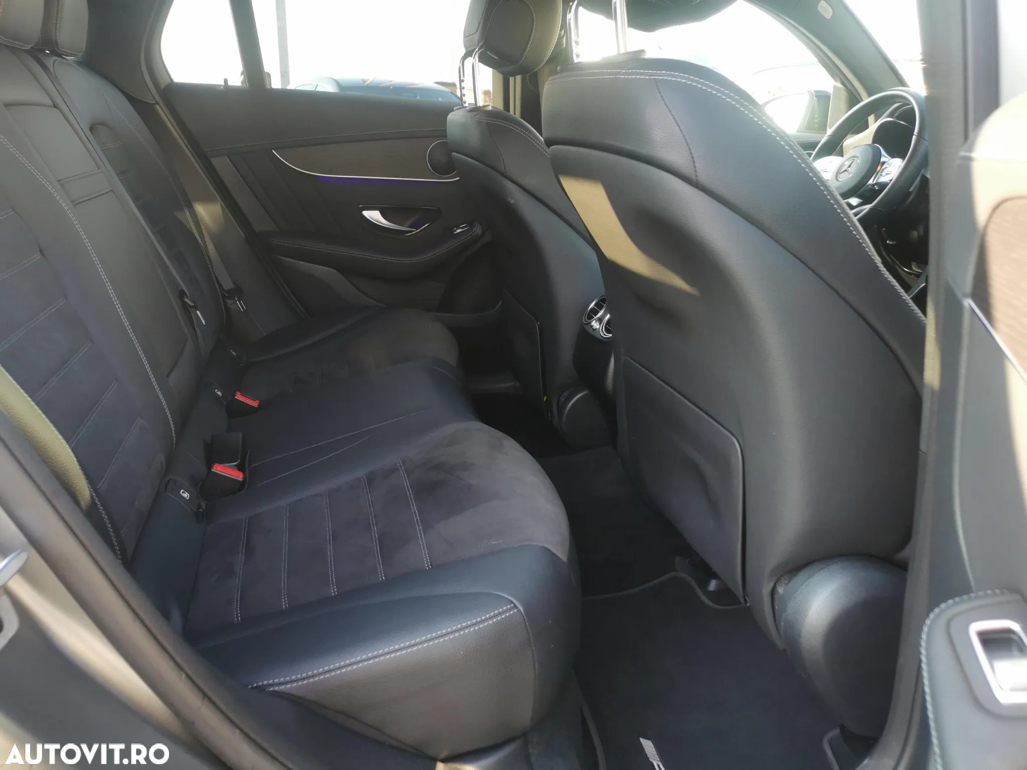 Mercedes-Benz GLC 300 e 4Matic 9G-TRONIC AMG Line - 14