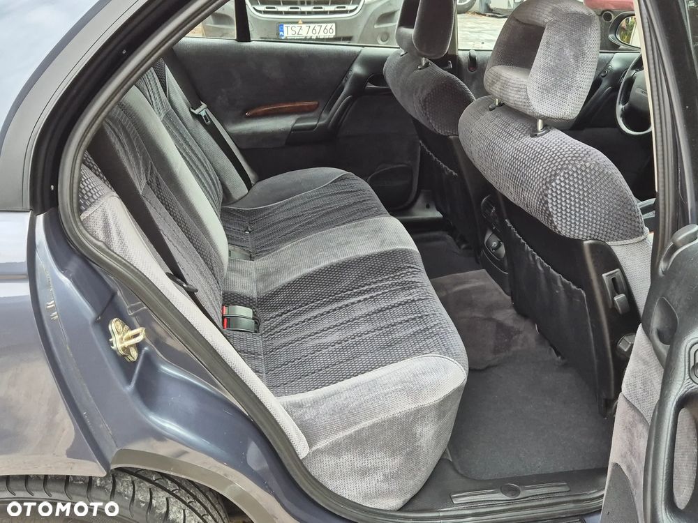 Opel Omega 2.0 CD - 12