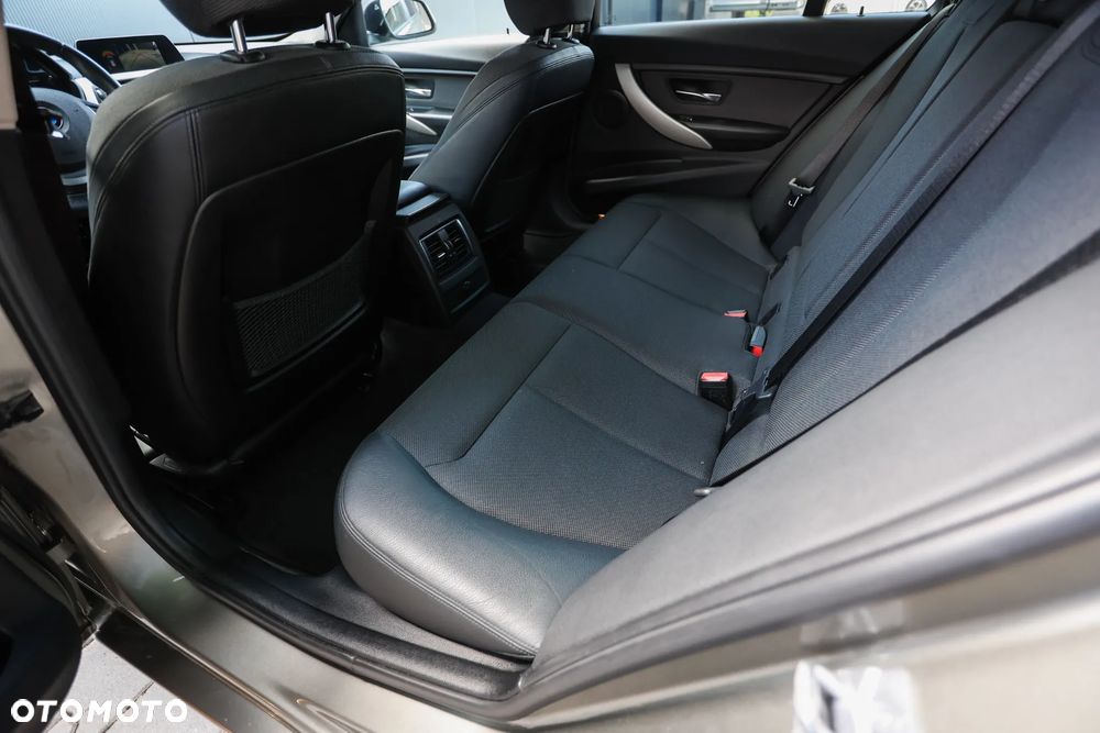 BMW Seria 3 318d Luxury Line - 19