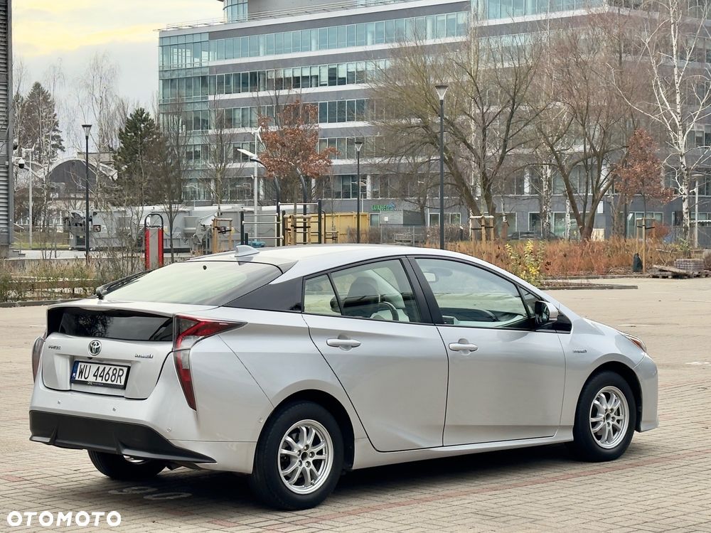 Toyota Prius 1.8 HSD Prestige - 4