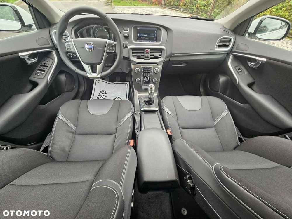 Volvo V40 D2 Momentum - 8