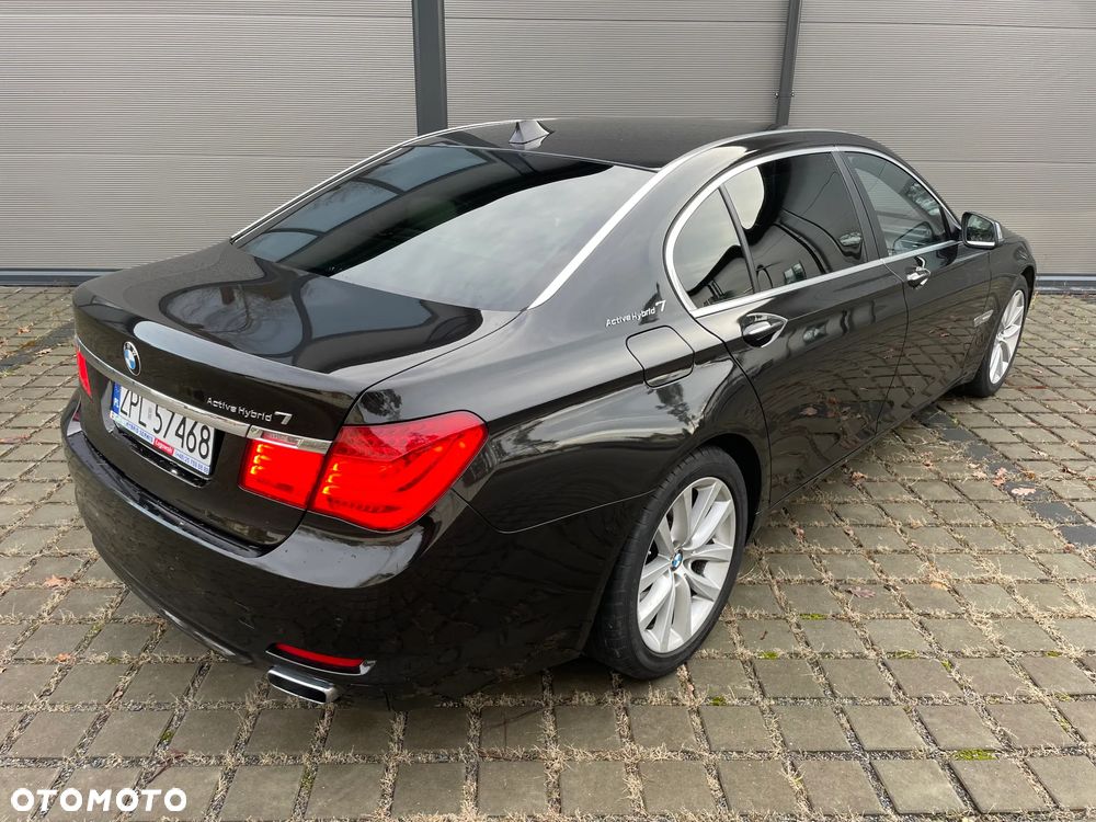 BMW Seria 7 750Li - 32