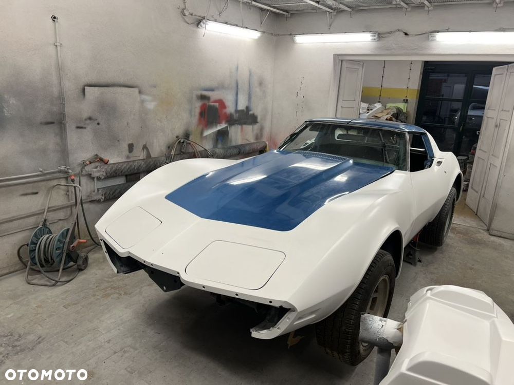 Chevrolet Corvette - 13