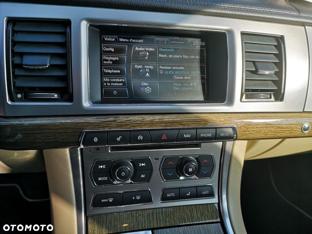 Jaguar XF 2.2 D Premium Luxury - 26