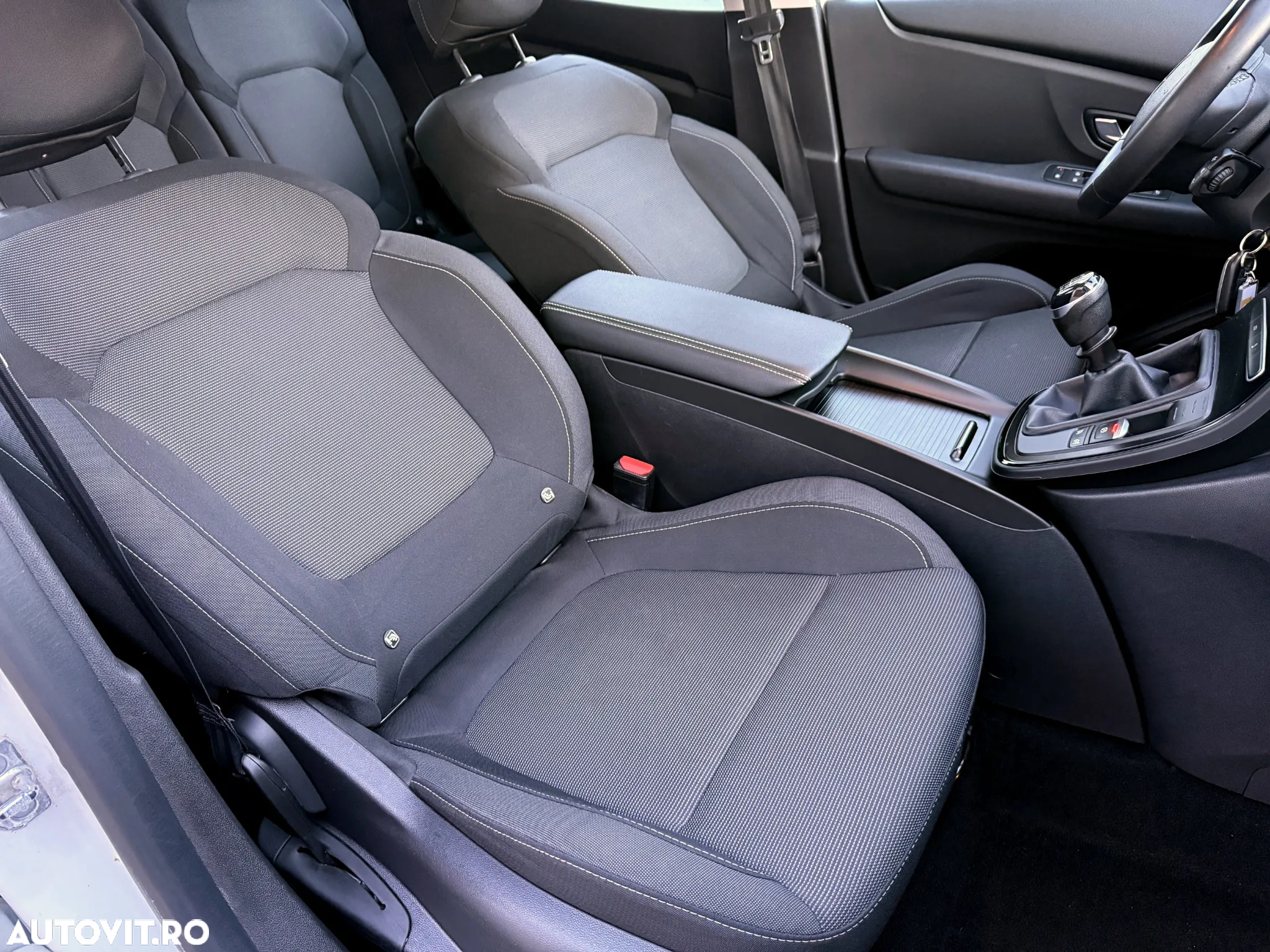 Renault Grand Scenic BLUE dCi 120 BUSINESS EDITION - 10