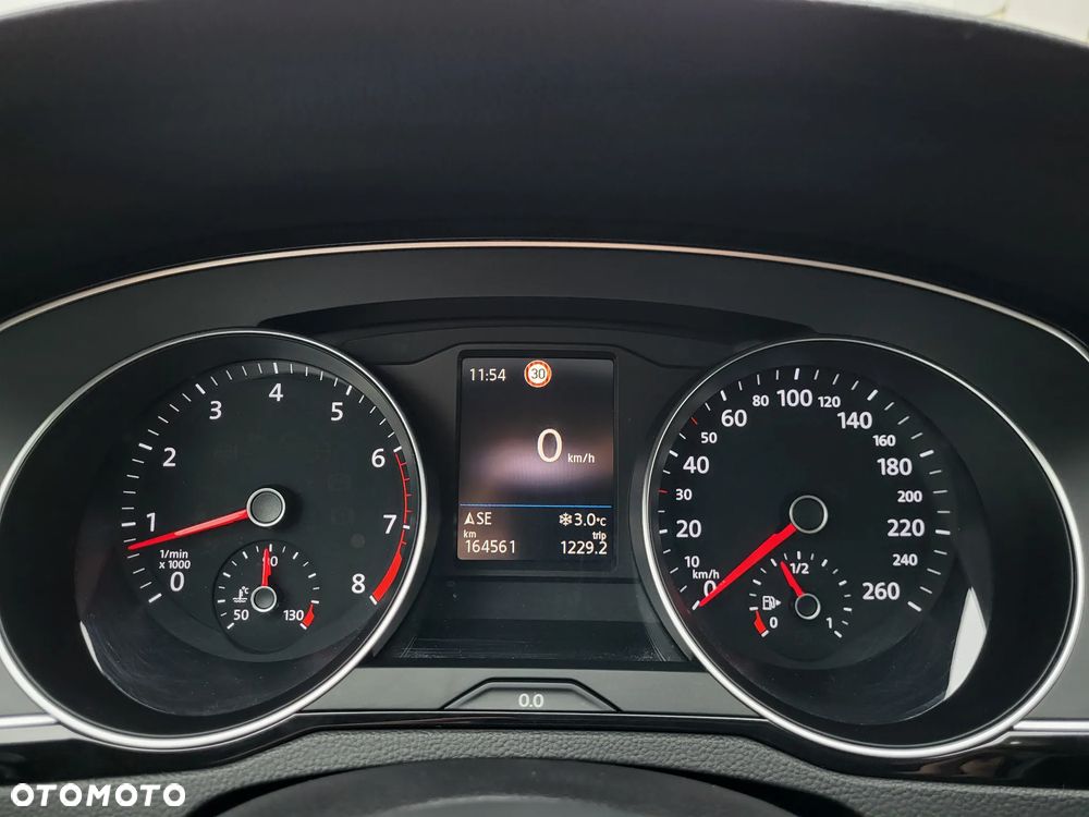 Volkswagen Passat - 10