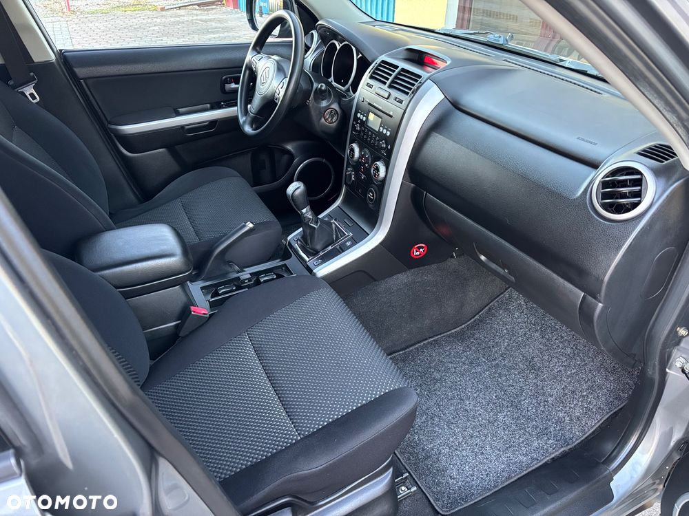 Suzuki Grand Vitara 2.0 Comfort - 10