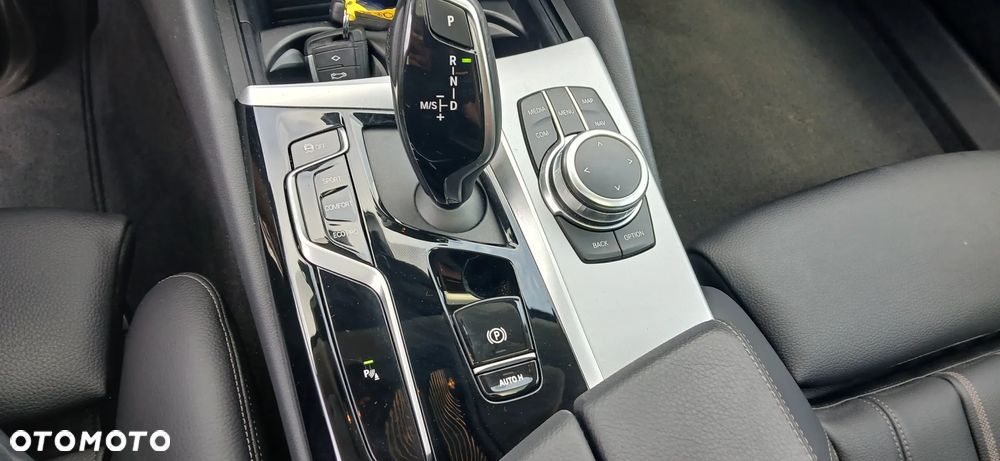 BMW Seria 5 530i GPF Luxury Line sport - 24