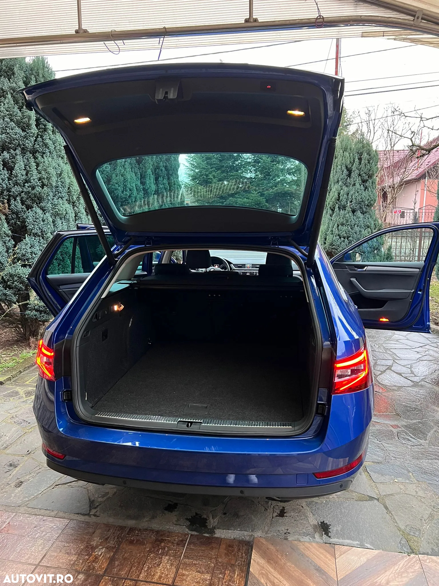 Skoda Superb Combi 2.0 TDI Active - 6