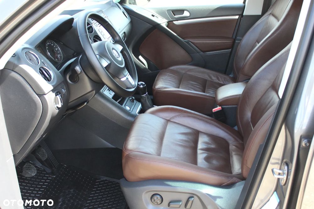 Volkswagen Tiguan 2.0 TDI DPF 4Motion BlueMotion Technology Lounge Sport & Style - 25