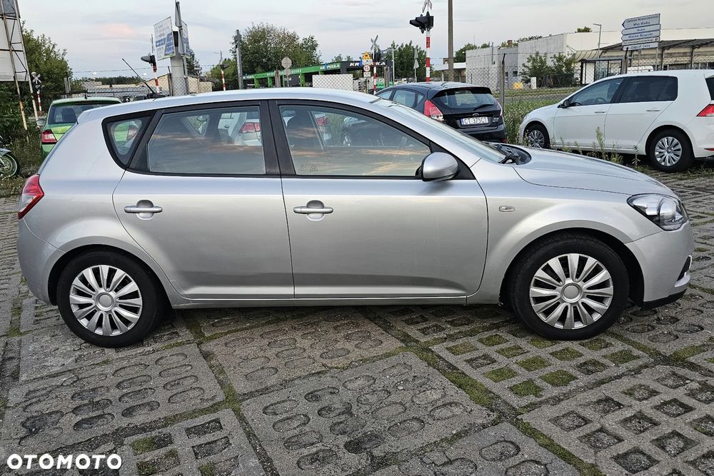 Kia Ceed - 8