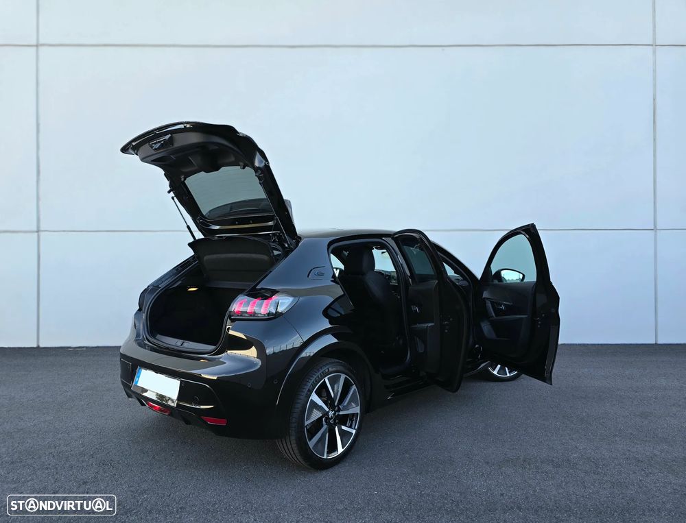 Peugeot e-208 GT - 11