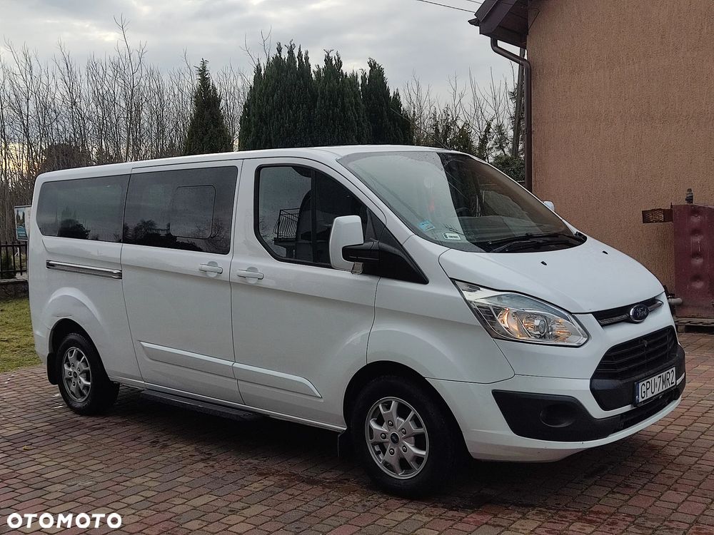 Ford Tourneo Custom - 1