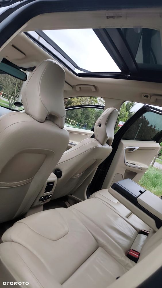 Volvo XC 60 T6 AWD RDesign - 24