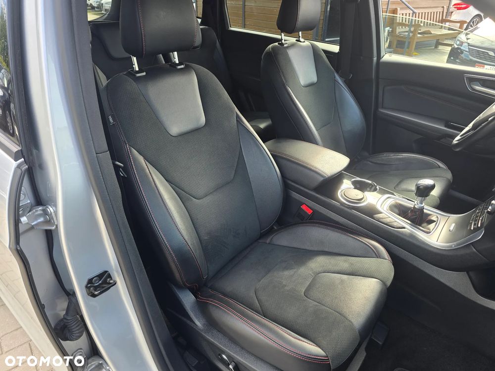 Ford S-Max - 17