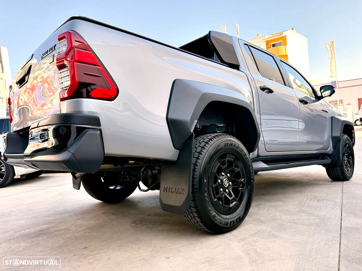 Toyota Hilux 2.8 D-4D 4WD GR Sport - 45