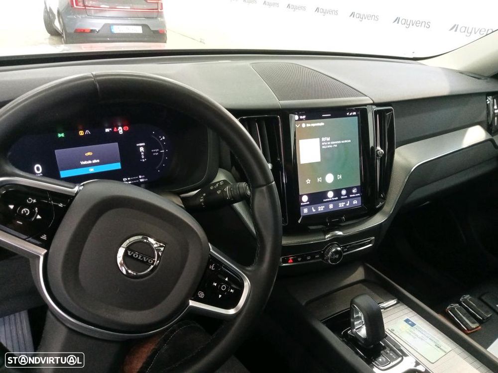 Volvo XC 60 2.0 T6 PHEV Plus Dark AWD - 9