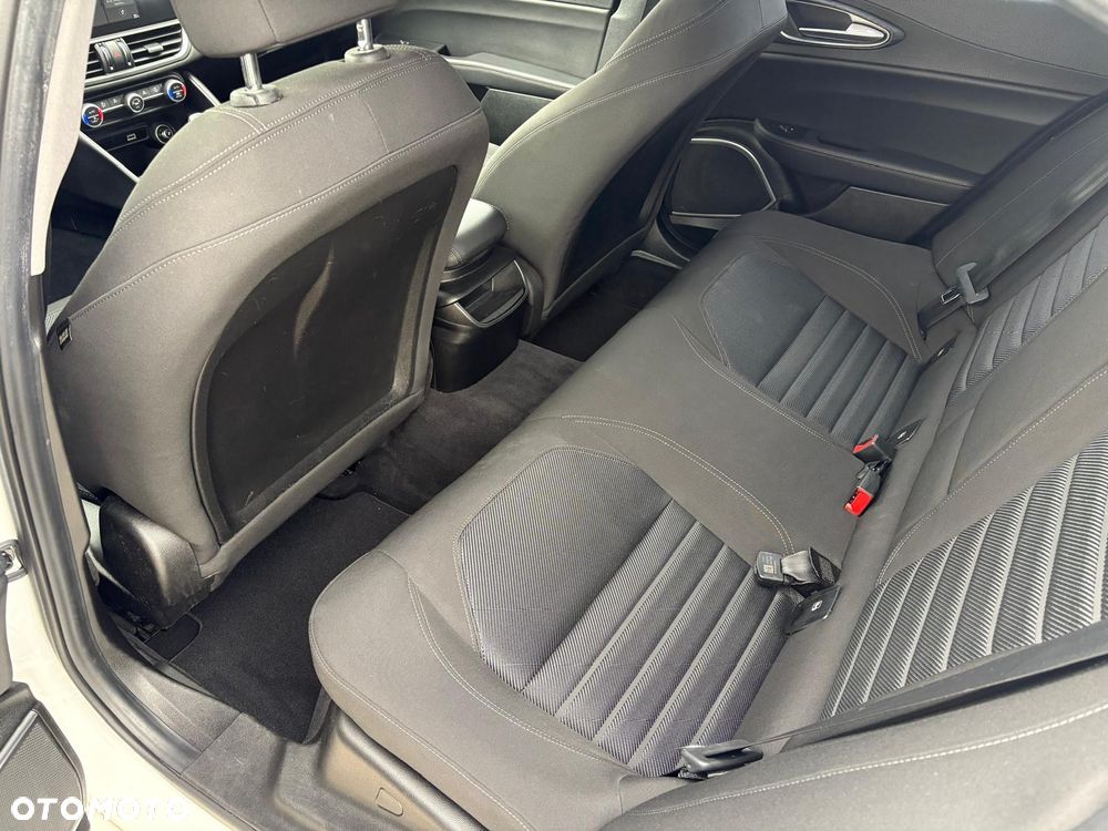 Alfa Romeo Giulia 2.0 Turbo - 8