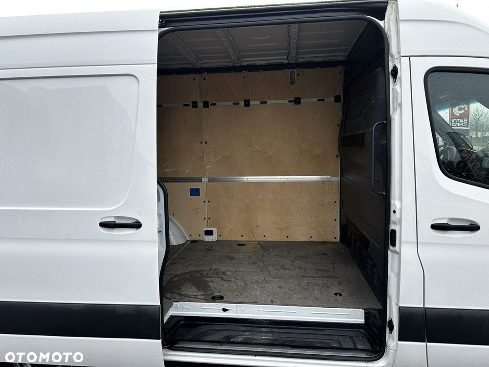 Mercedes-Benz Sprinter - 16