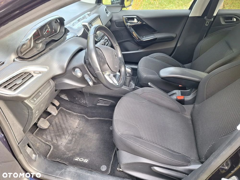 Peugeot 208 - 11