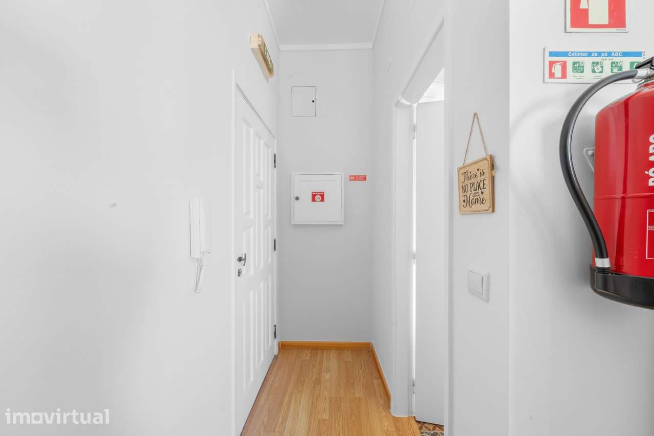 Apartamento T0 em frente a estação de Metro! - Grande imagem: 3/18