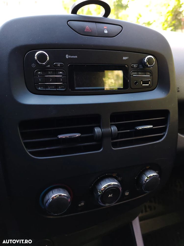 Renault Clio 1.2 16V 75 Collection - 11