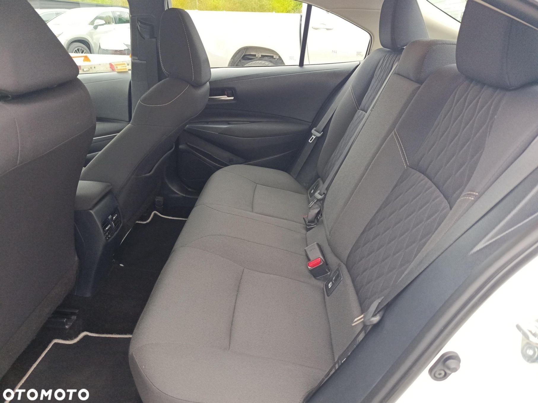 Toyota Corolla 1.8 Hybrid Comfort - 23