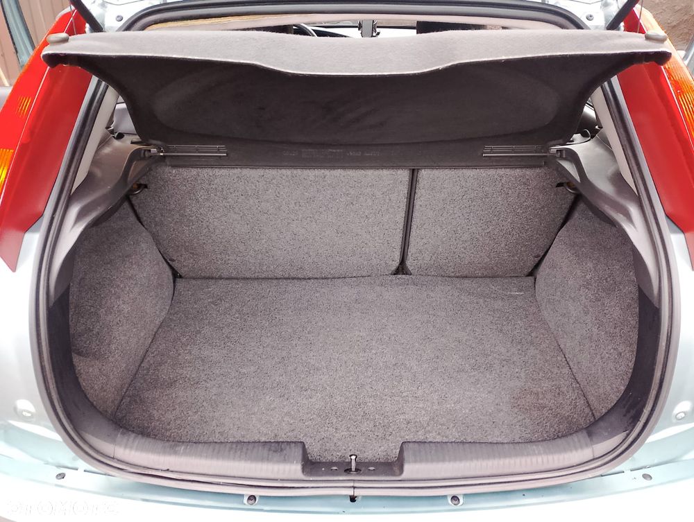 Ford Focus 1.4 Trend - 28