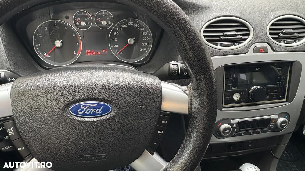 Ford Focus 1.6i Trend - 16