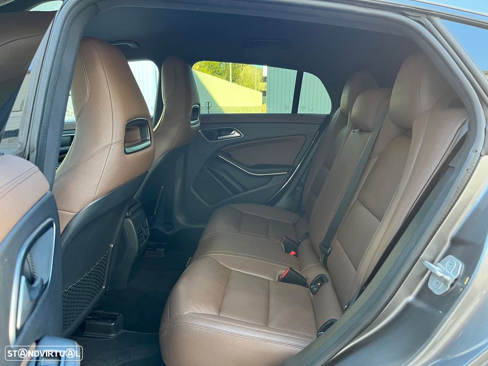 Mercedes-Benz CLA 45 AMG 4Matic 7G-DCT Orange Art Edition - 31