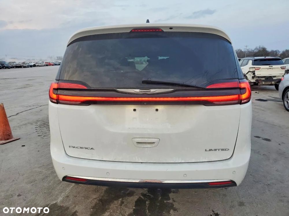 Chrysler Pacifica - 6