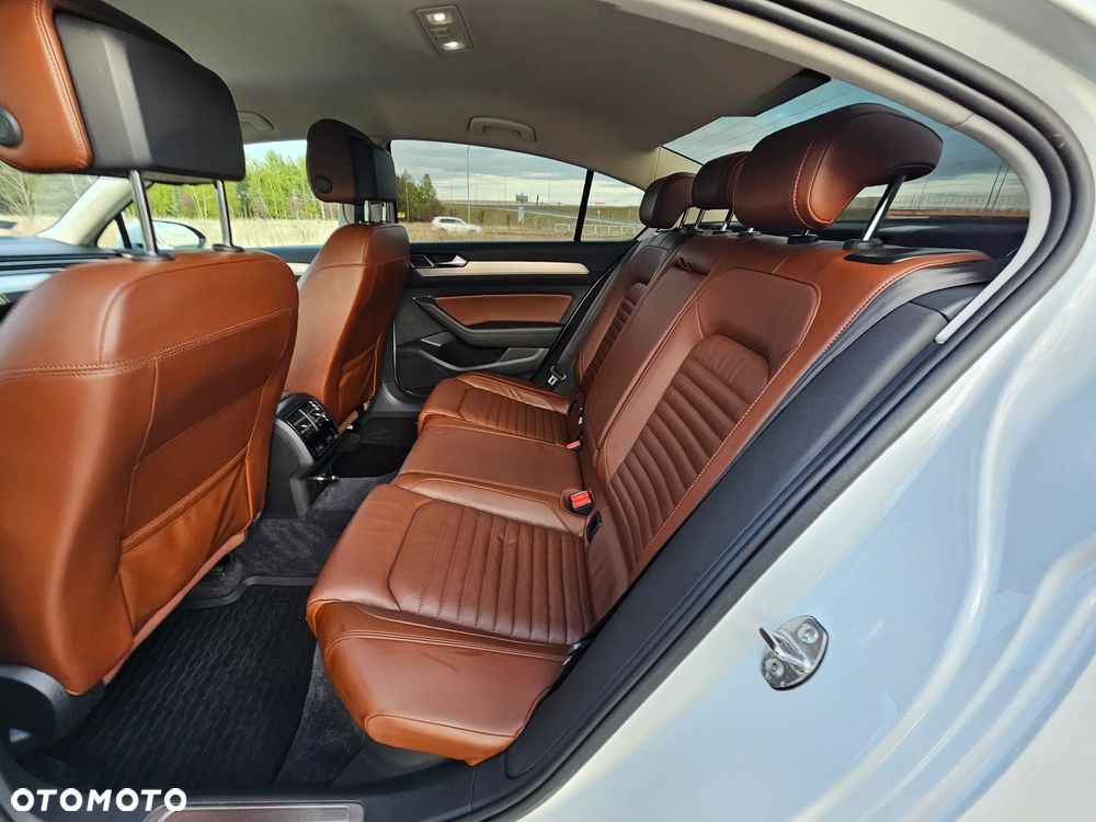 Volkswagen Passat 1.8 TSI BMT Highline - 27