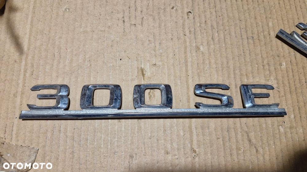 emblemat znaczek na klapę Mercedes W126 300SE - 1