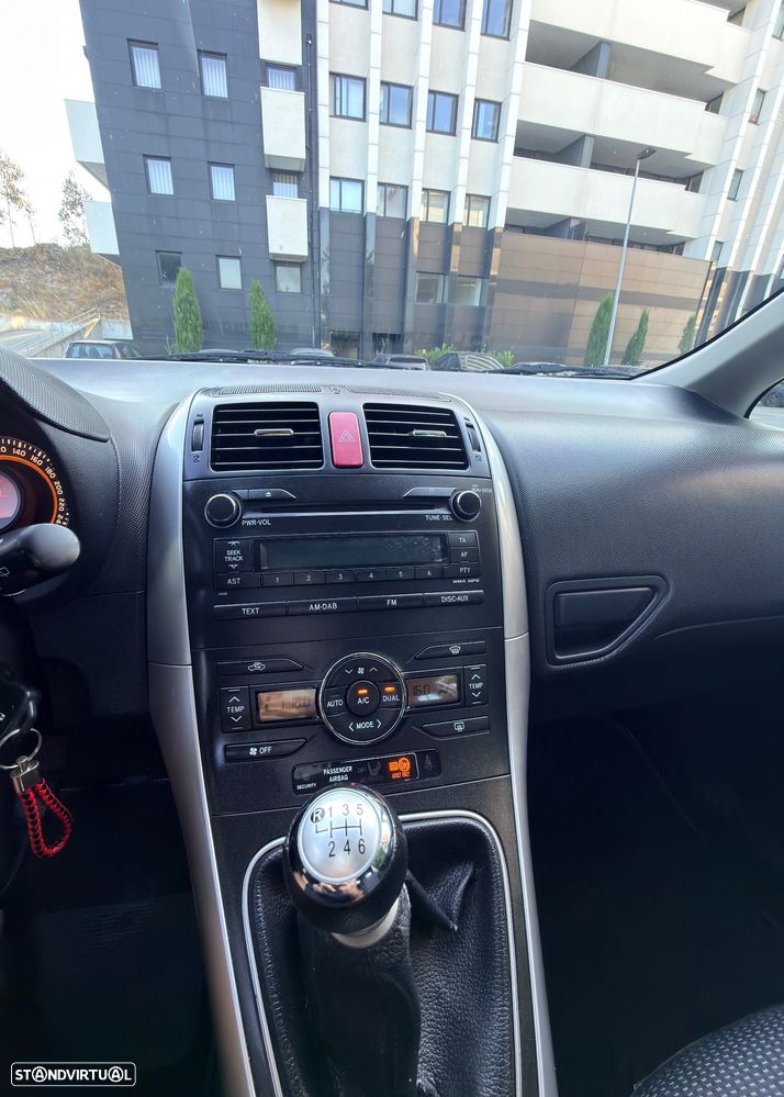 Toyota Auris 1.4 D-4D nacional - 8