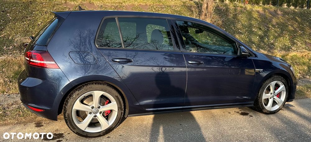 Volkswagen Golf - 13