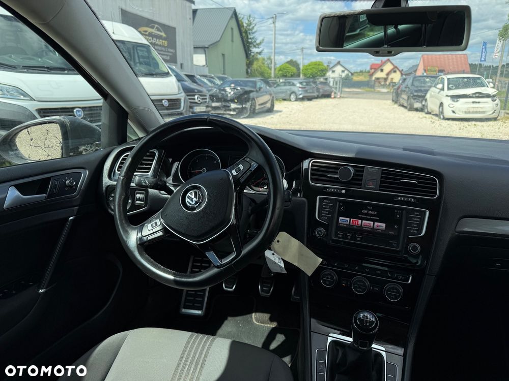Volkswagen Golf - 10