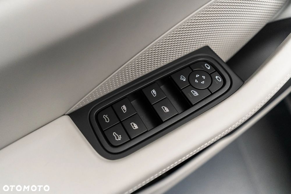 Porsche Macan - 25