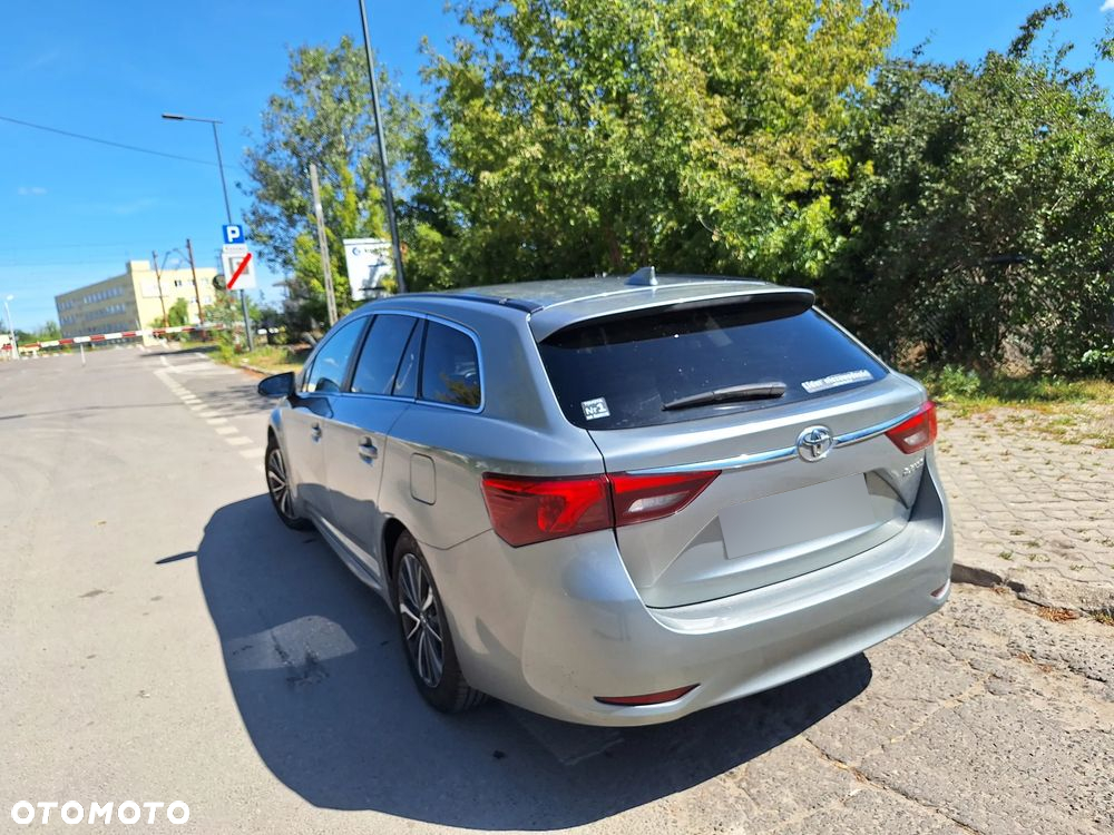 Toyota Avensis 1.8 Premium MS - 3