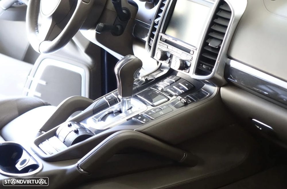 Porsche Cayenne Turbo - 16